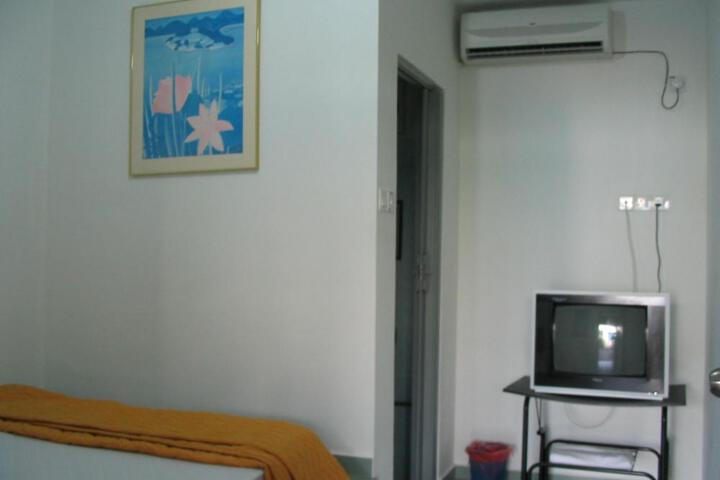 Tit Motel