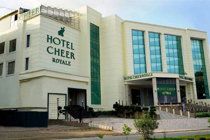Hotel Cheer Royale