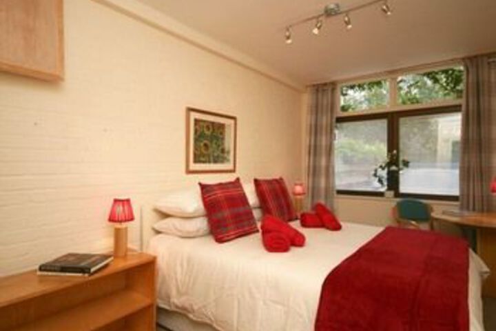 Room 8 of 10