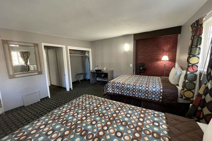 1 Queen Bed (20 of 56)