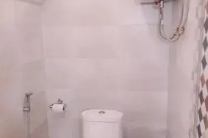 Room 8 of 11