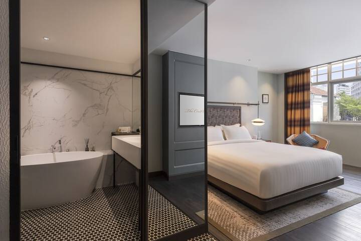 Room 32 of 84