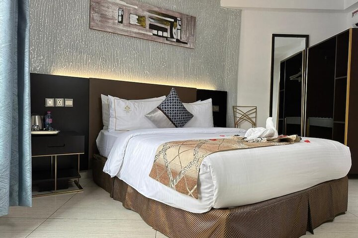 Room 5 of 63