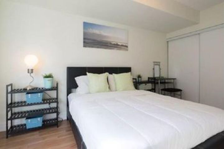 Room 5 of 11