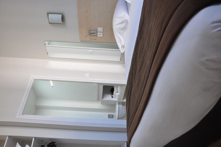 Room 10 of 52