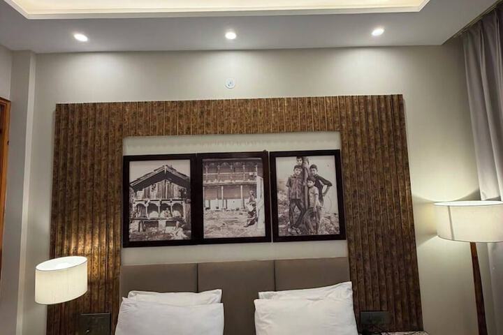 Room 43 of 144