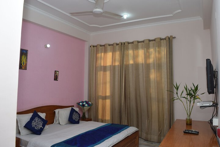 Room 9 of 18