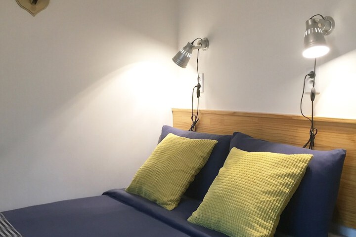 Room 13 of 37