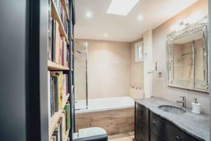 Room 2 of 18