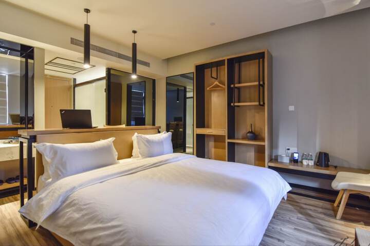 Room 9 of 26