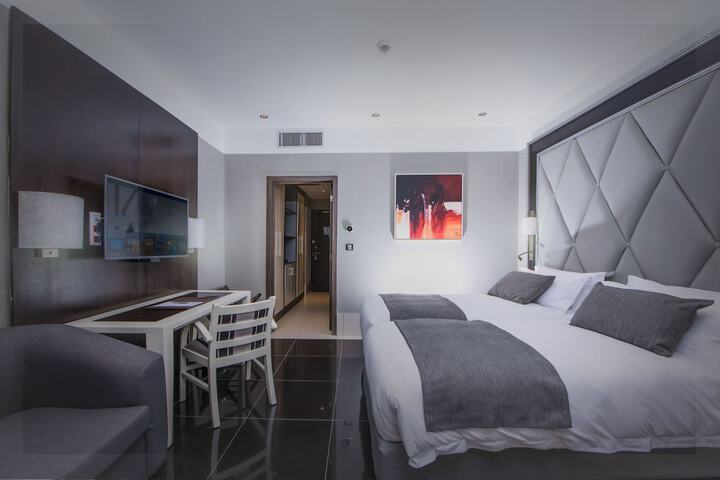 Room 6 of 53