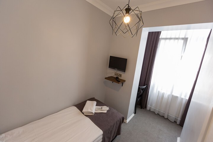 Room 16 of 28