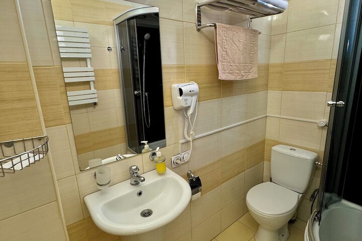 Room 42 of 65