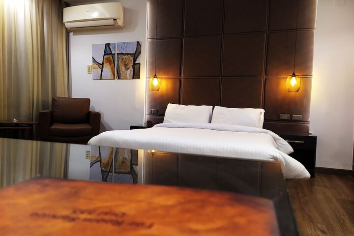 Room 3 of 33