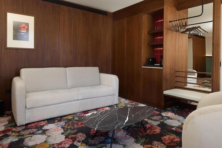 Room 32 of 121