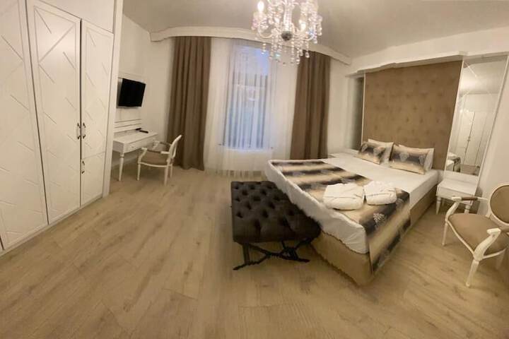 Room 6 of 31