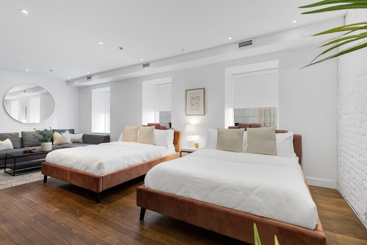 Room 35 of 104