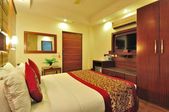 Room 10 of 31