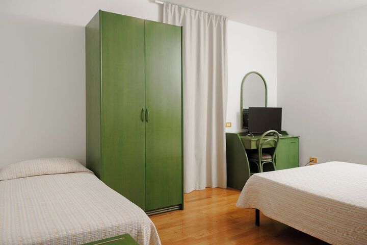 Room 9 of 27