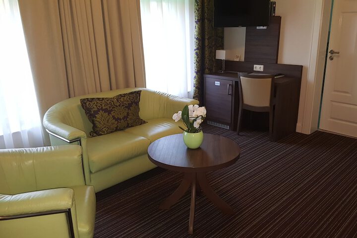 Room 13 of 42