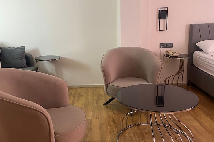 Room 4 of 15
