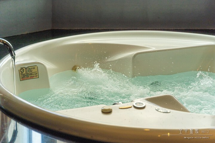 Hot Tub 170 of 263