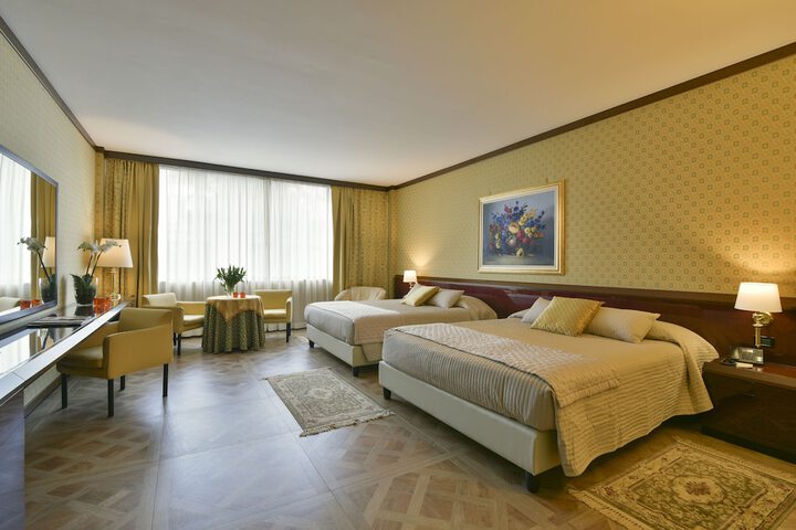 Room 4 of 62