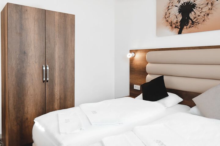 Room 4 of 44