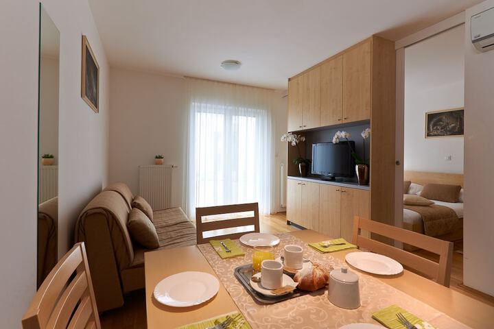 Room 14 of 32