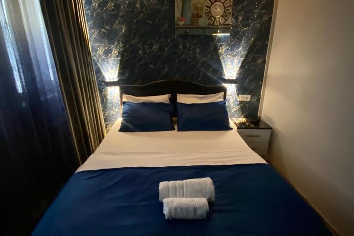 Room 7 of 25