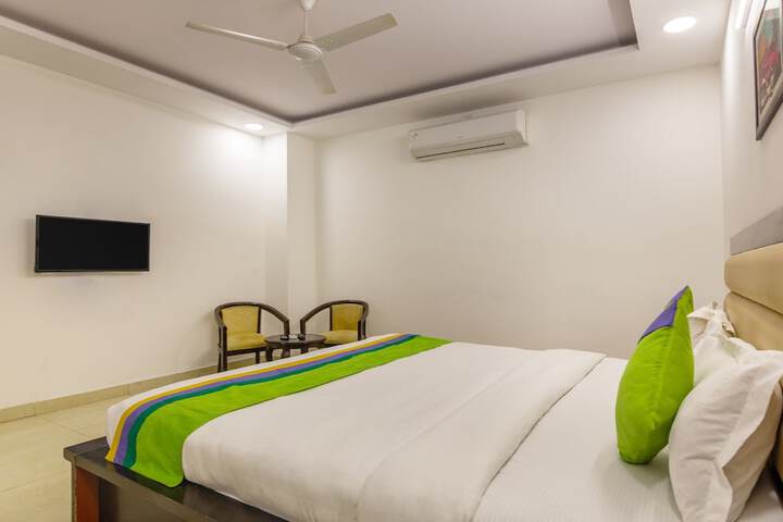 Room 10 of 38