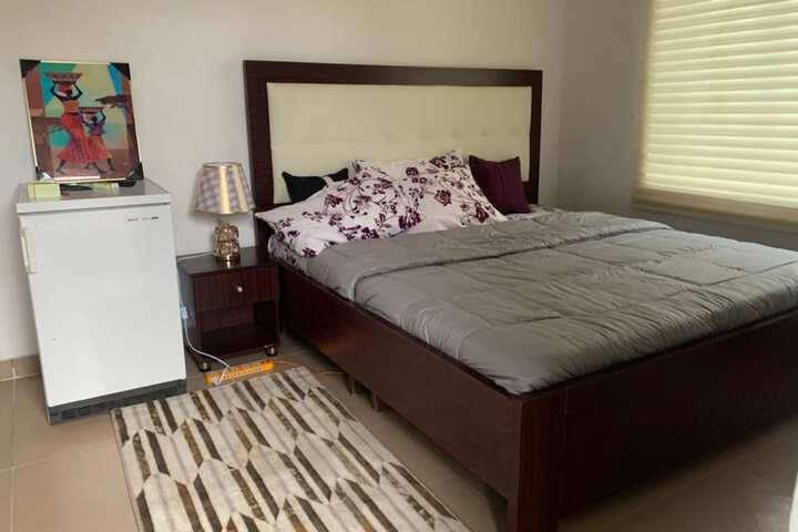 Room 4 of 33