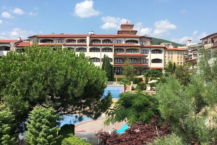 Hotel Exterior 52 of 61