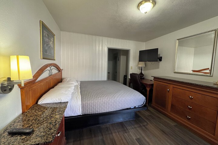 Deluxe Double Room (2 of 12)
