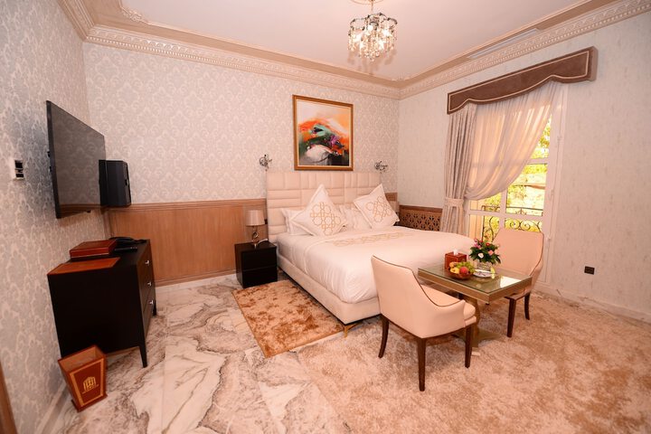Room 20 of 77