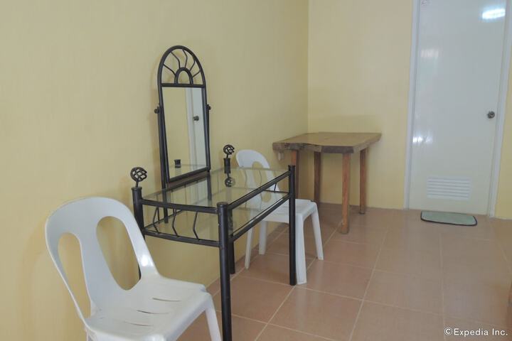 Room 6 of 18
