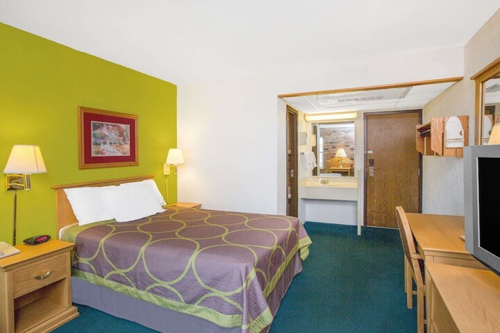 2 Double Beds (9 of 10)