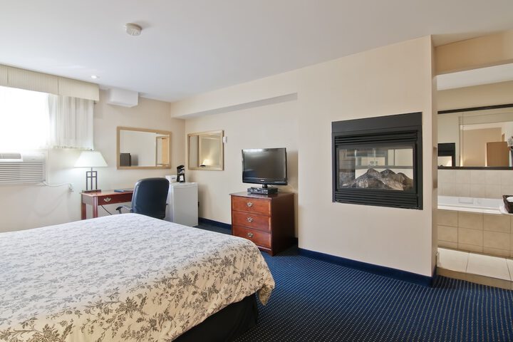 1 King Bed (2 of 14)