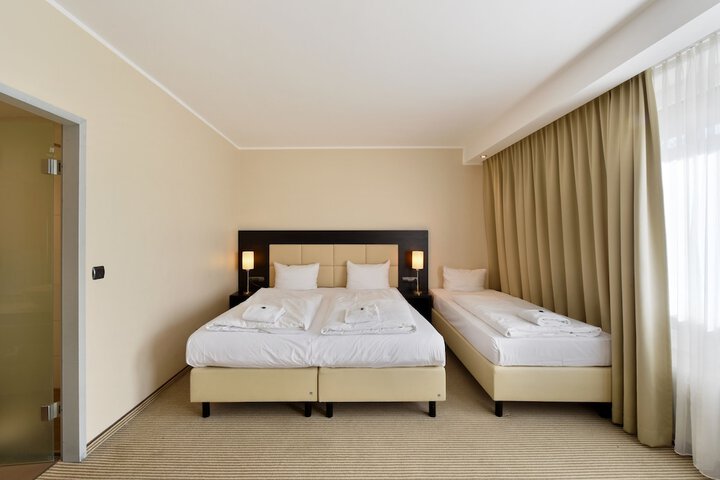 Room 9 of 45