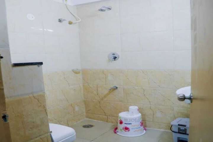 Room 12 of 25