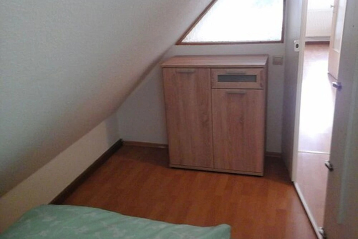 Room 4 of 16