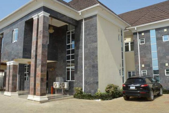 Shelvac Hotel