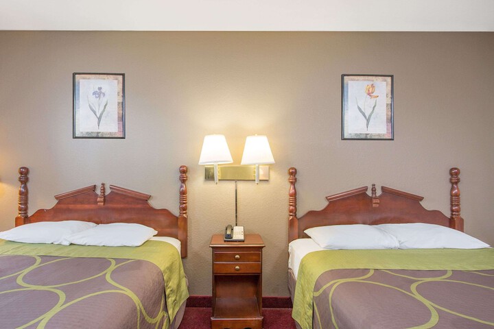Room 11 of 24