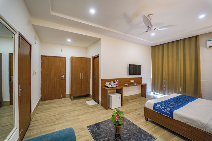 Room 5 of 31