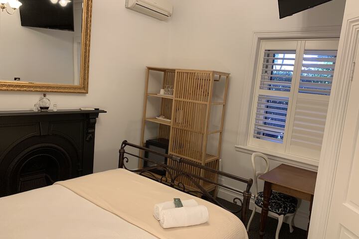 Room 3 of 33