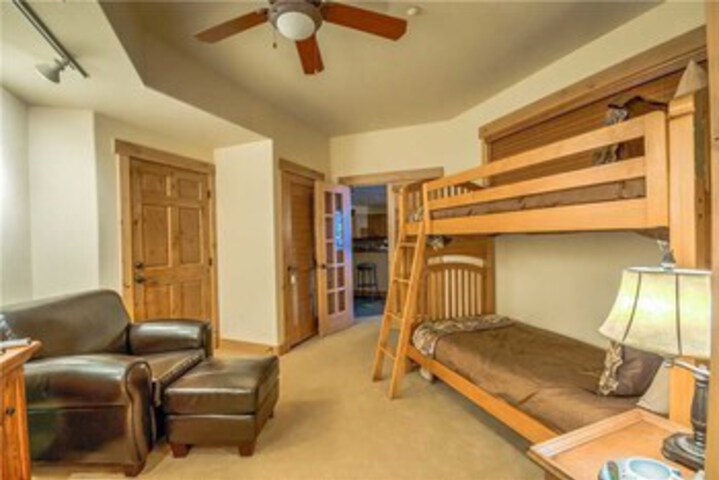 Room 12 of 28