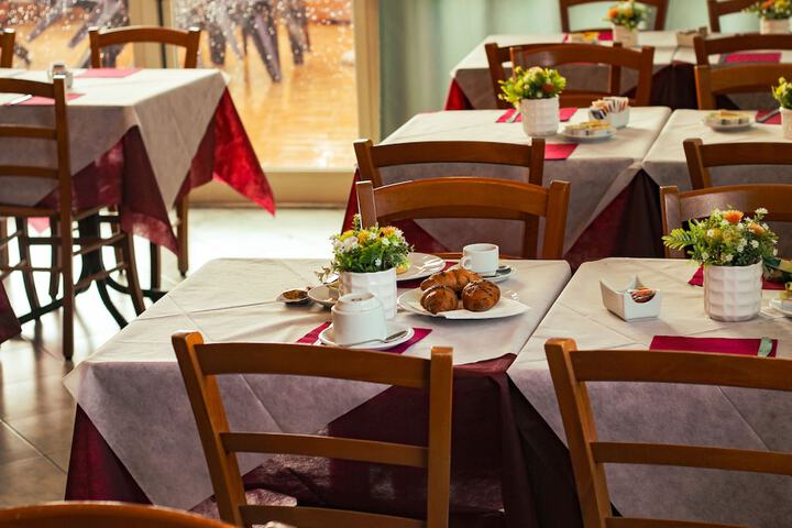 Dining 68 of 79
