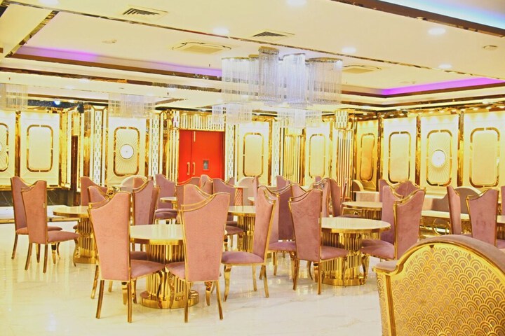 Ballroom/Hall 19 of 23