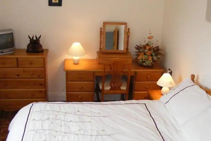 Room 2 of 11