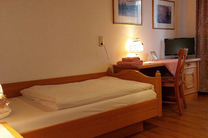 Room 10 of 24